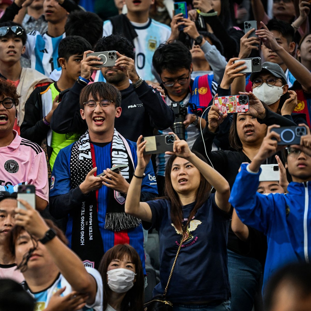 brfootball's tweet photo. 40,000 fans in Hong Kong showed up to watch Messi and Inter Miami train 🤯 https://t.co/RQvsxLAs2g