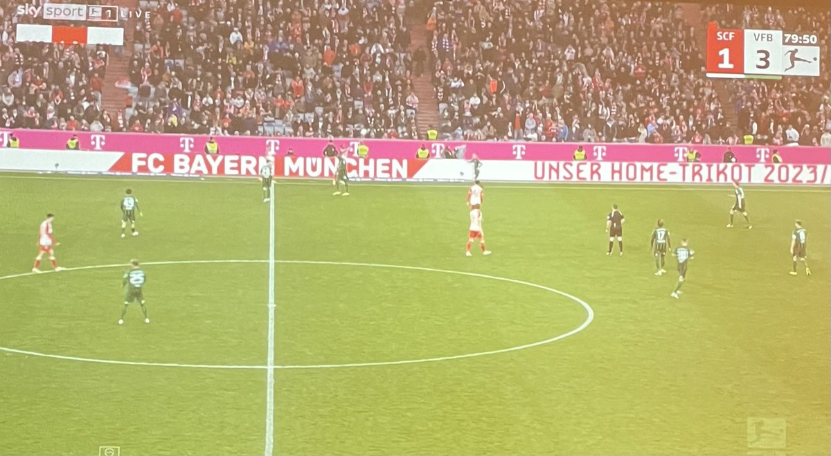 JohnCarib2's tweet photo. Ach Sky 😂 man hört den Kommentator von #SCFVfB und sieht das Bild von #FCBBMG 🤦🏼♀️😁 #skybl #skykonferenz @FrankBuschmann https://t.co/U8cuspGnrd