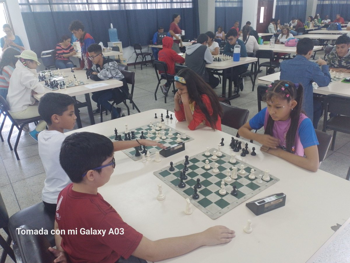 BettysMunoz's tweet photo. Encantada de recibir al futuro del ajedrez aragüeño en la biblioteca "Raul Castillo" de nuestra universidad  @UPTAragua https://t.co/hIiP1gtJcP