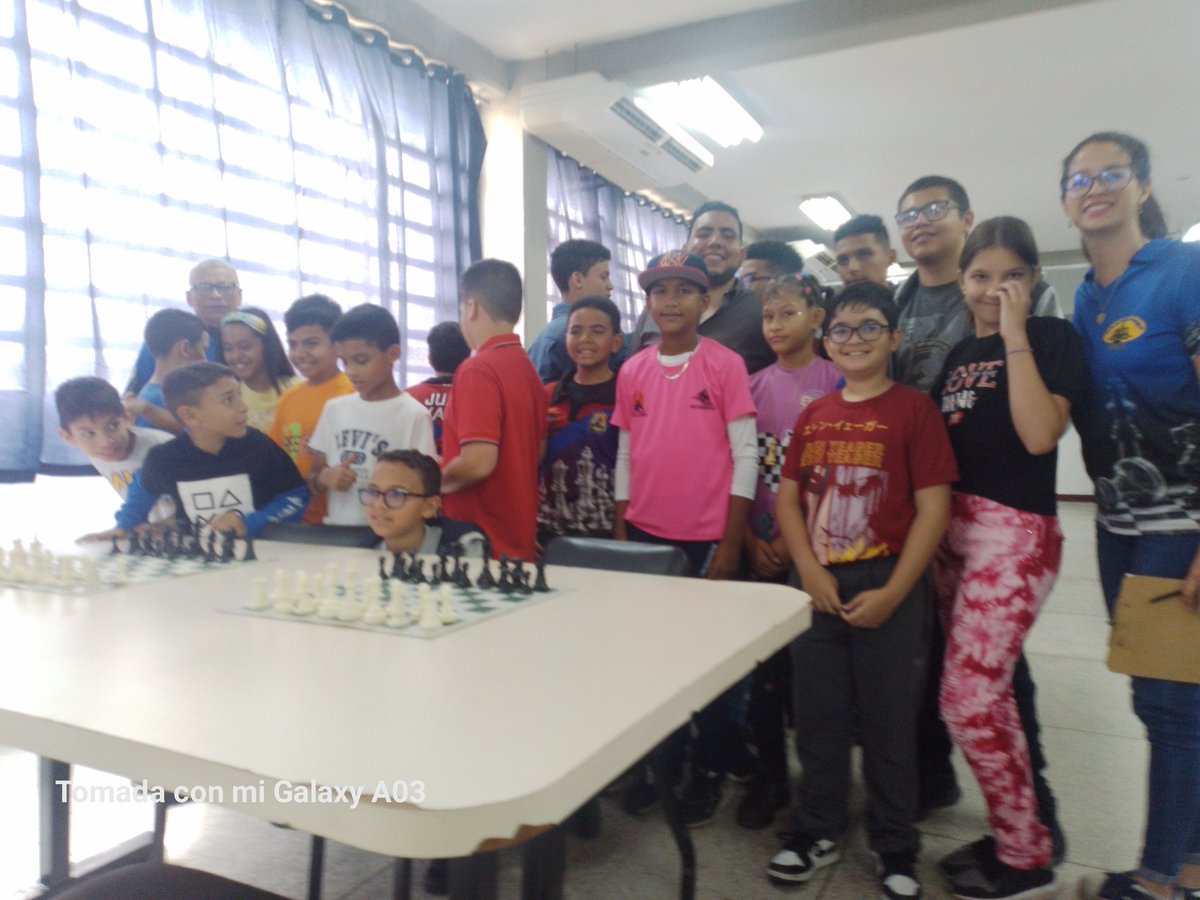 BettysMunoz's tweet photo. Encantada de recibir al futuro del ajedrez aragüeño en la biblioteca "Raul Castillo" de nuestra universidad  @UPTAragua https://t.co/hIiP1gtJcP