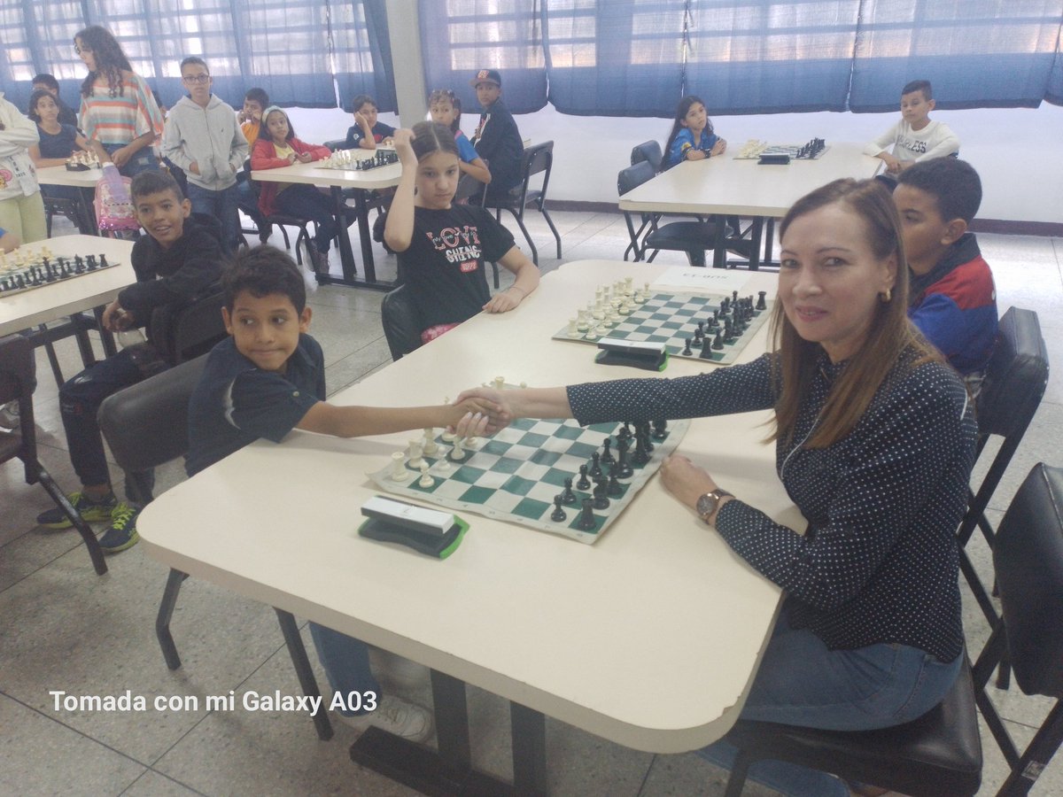 BettysMunoz's tweet photo. Encantada de recibir al futuro del ajedrez aragüeño en la biblioteca "Raul Castillo" de nuestra universidad  @UPTAragua https://t.co/hIiP1gtJcP