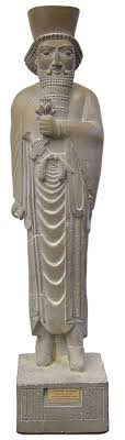 KapisaHistory's tweet photo. History is full of lies.
Right is statue of #Darius_The_Great in Iran but doesn’t have head &amp; right is original statue. We know #Darius was son of #Goshtasp, king of #Bactria. Why he looks #Asian here &amp; why he dresses in Buddha style of clothing? Is Darius from a #Hazara ethnic? https://t.co/mTFAKHh18S