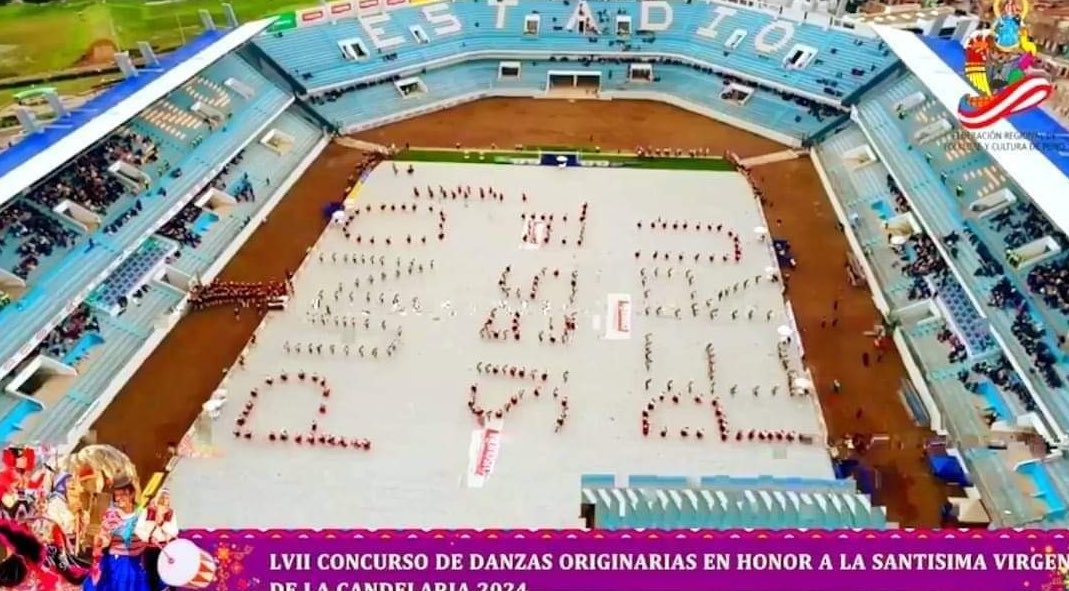 Ojo_Publico's tweet photo. #OjoAlDato Durante el concurso de danzas originarias por la Fiesta de la Candelaria (#Puno), la Asociación Cultural Uywach’uwas de la comunidad Jatucachi-Pichacani formó la frase: "Puno sí es el Perú", en alusión a un mensaje de Dina Boluarte en 2023
✍️Red Regional / Karin Chacón https://t.co/exYzAeTwvQ