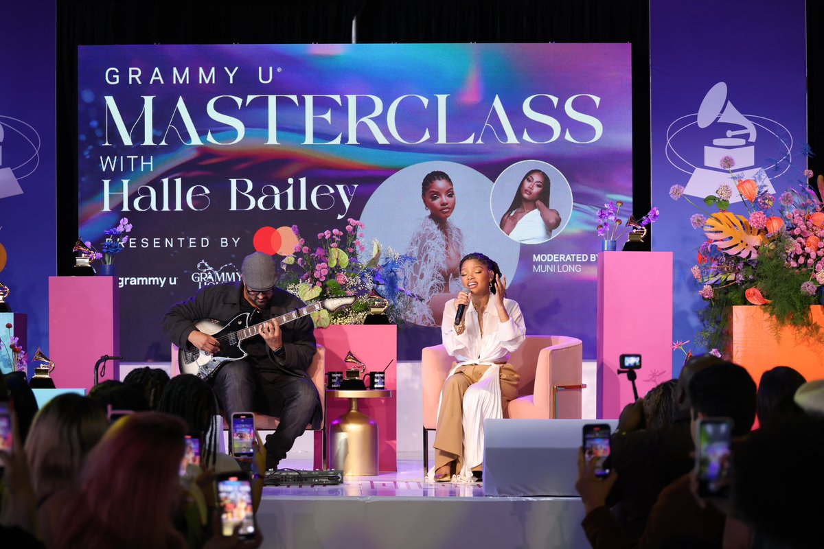 HalleBailey's tweet photo. wow, yesterday was so surreal. thank you so much to @GRAMMYU for inviting me to come speak & perform for all of the new beautiful music creatives of today. 🤍✨ i had such a blast speaking to y’all and i was so inspired by the energy in the room. also deeply grateful to @munilong (who is one of my all time inspirations!! )for coming and moderating the conversation, i felt like i learned so much from her 🥹what a great day 🎉and thank you again to grammyu for giving me the space to be myself and share my art 🤍✨i’m deeply grateful
