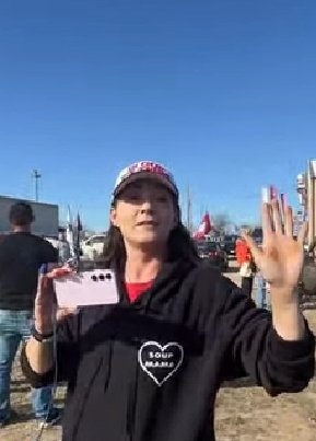 Kim43688549's tweet photo. #StreamerWars
#GinsuNails
#Stigmata
She "stained" her hand with her percolator https://t.co/M6DePyHf0O