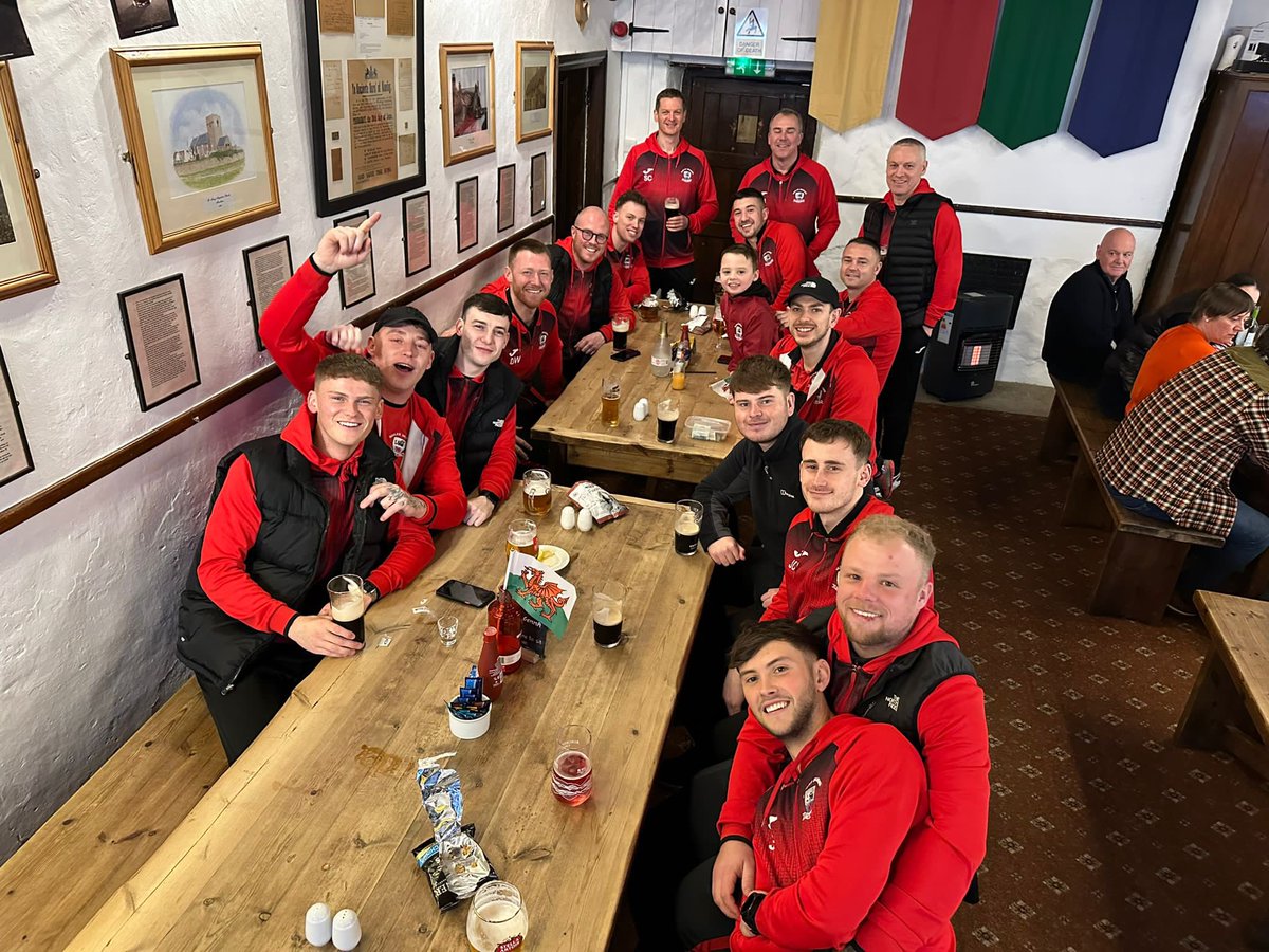 superkeeperno1's tweet photo. 3 points &amp; a clean sheet on the road. 4 wins on the spin. Oh we love playing away &amp; having a stop off. Aaaaand the reds go marching on on on ❤️👋 @BaglanDragons @baglanbgclub https://t.co/pA8I71pXLd