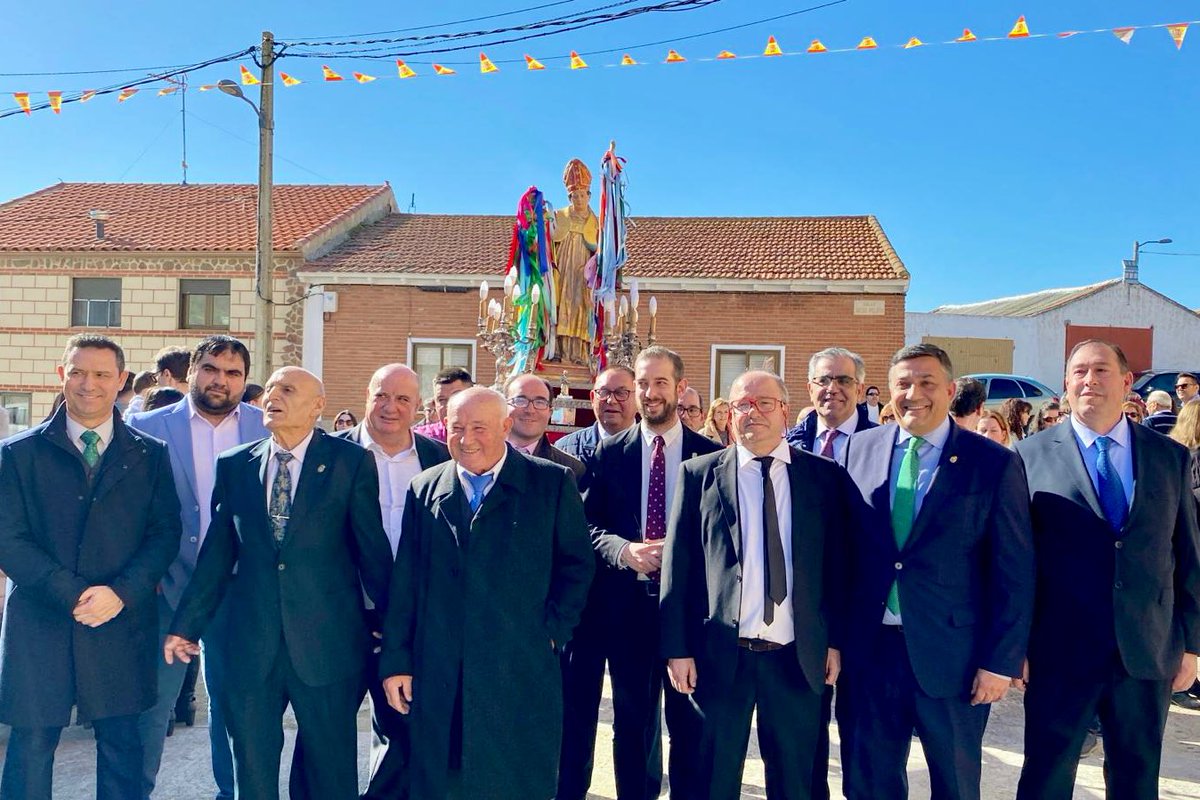 CarlosGarcia_PP's tweet photo. #SanBlas es patrón de #BercialDeZapardiel y #Cisla, dos municipios que están en fiestas. En el primero he acompañado, con el diputado Félix Álvarez y otros alcaldes de #LaMoraña, a la Corporación Municipal y a decenas de vecinos que se han echado a la calle. #HaciendoProvincia https://t.co/yJpBvrHeK2