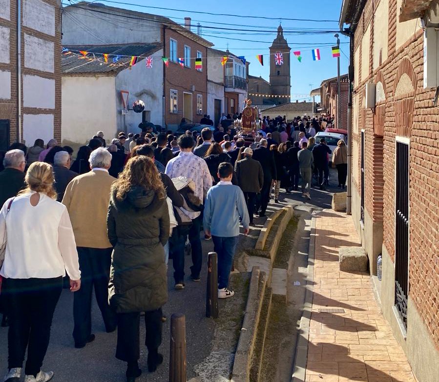 CarlosGarcia_PP's tweet photo. #SanBlas es patrón de #BercialDeZapardiel y #Cisla, dos municipios que están en fiestas. En el primero he acompañado, con el diputado Félix Álvarez y otros alcaldes de #LaMoraña, a la Corporación Municipal y a decenas de vecinos que se han echado a la calle. #HaciendoProvincia https://t.co/yJpBvrHeK2