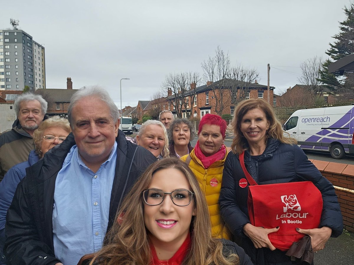 Labour  on the doorstep again in Church Ward, Sefton, following our weekly advice surgery at Waterloo Town Hall. Thanks to my helpers and to residents of Waterloo and Seaforth for a warm welcome.
Published by Paul Cummins on behalf of Bootle CLP, 270 Marsh Lane, Bootle L20 5BW.