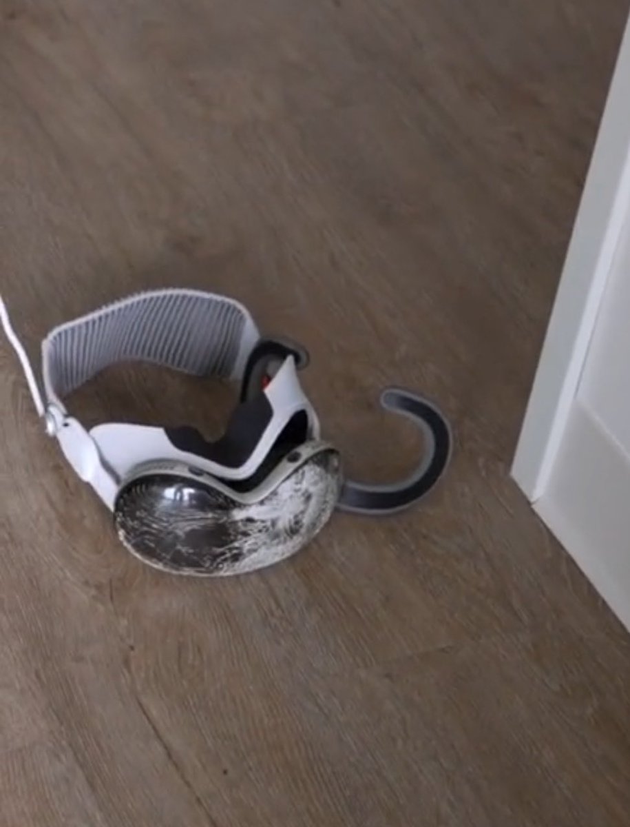 Someone’s already done a Vision Pro drop test 💀

Credits: @imsamkohl on tiktok #VisionPro