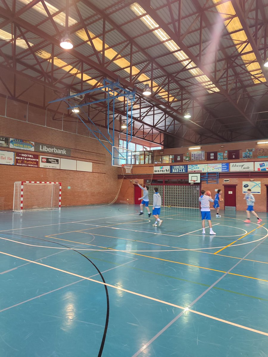 AusevaBasket's tweet photo. El cadete masculino @ausevamaristas de @NachoBlanco17 y #Noé disputó su partido en #CangasdelNarcea
#SomosMaristas #MaristasdeChampagnat #MaristasEstásEnCasa https://t.co/bGQSZwEONS
