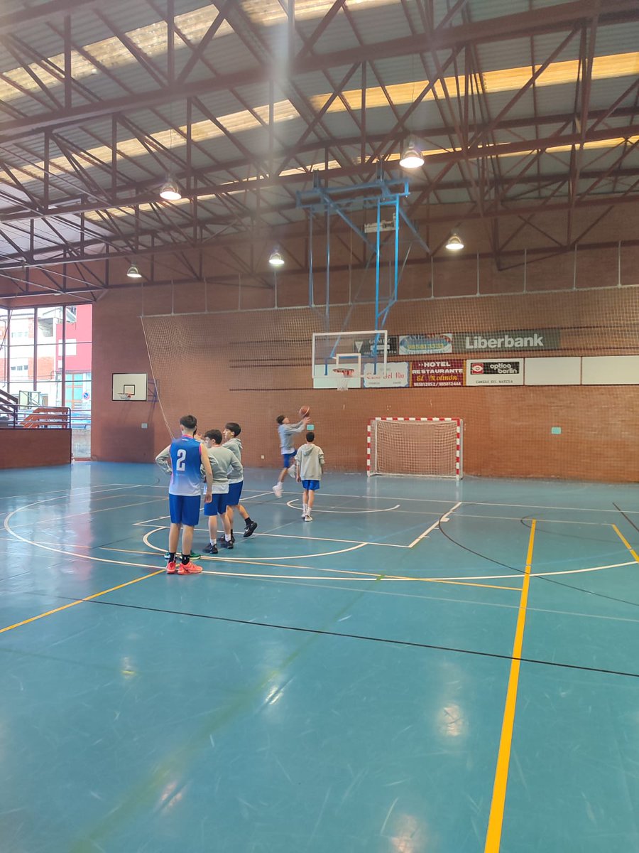 AusevaBasket's tweet photo. El cadete masculino @ausevamaristas de @NachoBlanco17 y #Noé disputó su partido en #CangasdelNarcea
#SomosMaristas #MaristasdeChampagnat #MaristasEstásEnCasa https://t.co/bGQSZwEONS
