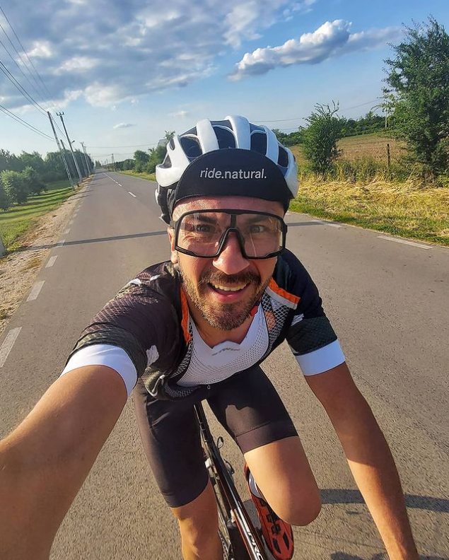 PiotrMiesnik's tweet photo. 🚨Dziennikarz Bartek Jakubowski "Jakobs", ojciec, ochotniczy strażak i pasjonat kolarstwa został w piątek potrącony na Wilanowie i pilnie potrzebuje krwi (szczegóły na zdjęciu nr 2).
🚨Bliscy szukają również świadków. O wypadku pisał SE: https://t.co/nQZPavBtW1
🚨Prośba o RT https://t.co/xpeBuJEnn3