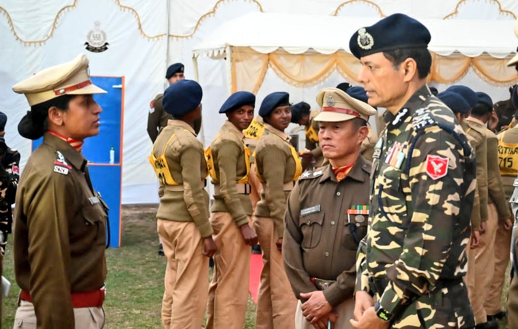 SSB_INDIA's tweet photo. Later in the day #DGSSB addressed a Sainik Sammelan &amp; interacted with Staff &amp; trainees. He also planted a sapling to mark his visit there.

@HMOIndia
@PIBHomeAffairs 
@SSBRTCSALONBARI 
@SSBFTRTEZPUR_ https://t.co/zWfIVgdYJb