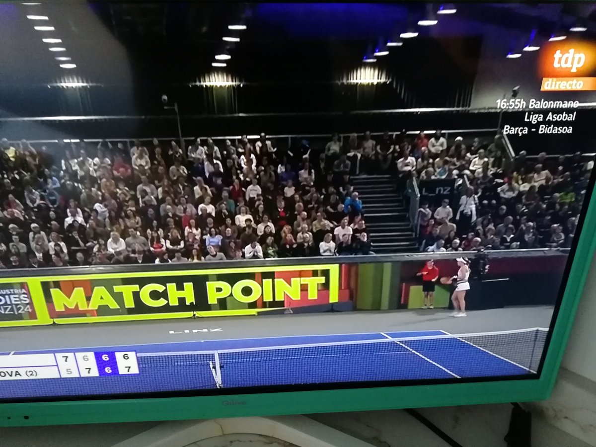 JulkBarrel's tweet photo. 17:15h. Tenis en @teledeporte y anunciado en esquina de la imagen el teóricamente mejor producto que puede ofrecer @ASOBAL desde las 16:55h. Este disparate bochornoso del que nadie se hará cargo, es la mejor manera de seguir maltratando el producto. Lo siento por @FcoJoseCaro 🤦‍♂️ https://t.co/o3P30ZqfD7