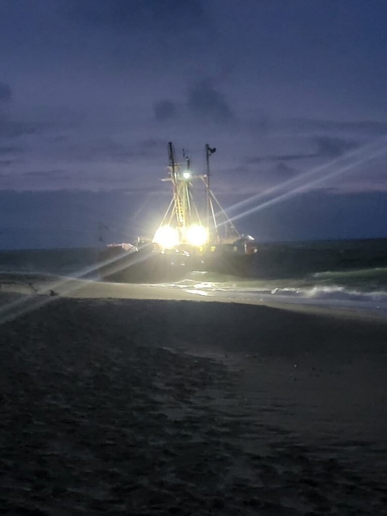 The #USCG determined there was no pollution as a result of the grounding and was monitoring the situation until the boat was refloated at 5:30 p.m. and towed to New Bedford, MA. https://t.co/y36M5glBCG