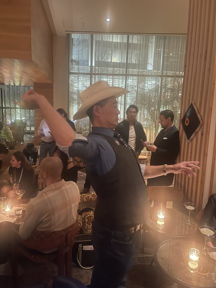 LarryChiang's tweet image. When Larry Chiang is the athletic supporter / support her / director, imma lobby for The GSB to let student athletes coterm an mba Lite

I. Am. #insideBaseball. 
I’m #hiLarryAss on 9 levels

Level 1: hilarious because an mba is easy AF but almost impossible to get in
&amp;lt;cont’&amp;gt;