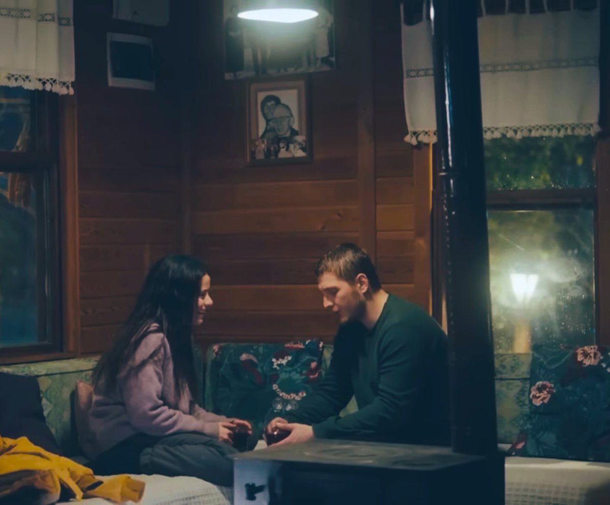 harbiimidiyonn's tweet photo. ilk sezon naif her şeyin ilklerinin olduğu gülbar izlerken şu an sadece figüran gibi üç saniye görebiliyoruz 

SenaryoDüzelsin AteşKuşları https://t.co/HavSBRKXek