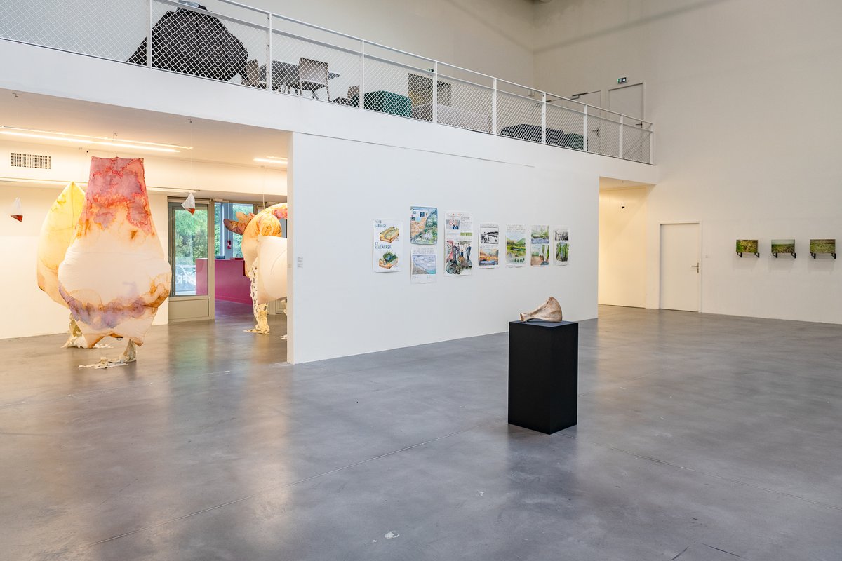 Frac_PC's tweet photo. [1er dimanche du mois]
Envie d'être accompagné.e.s dans la découverte de l'exposition "Faire Barrage" ? C'est possible ! Rendez-vous demain à 16h au Frac pour une visite en compagnie d'une médiatrice.
> gratuit et sans inscription 😉

photo : Yann Gachet https://t.co/1iP7Ny5fsm