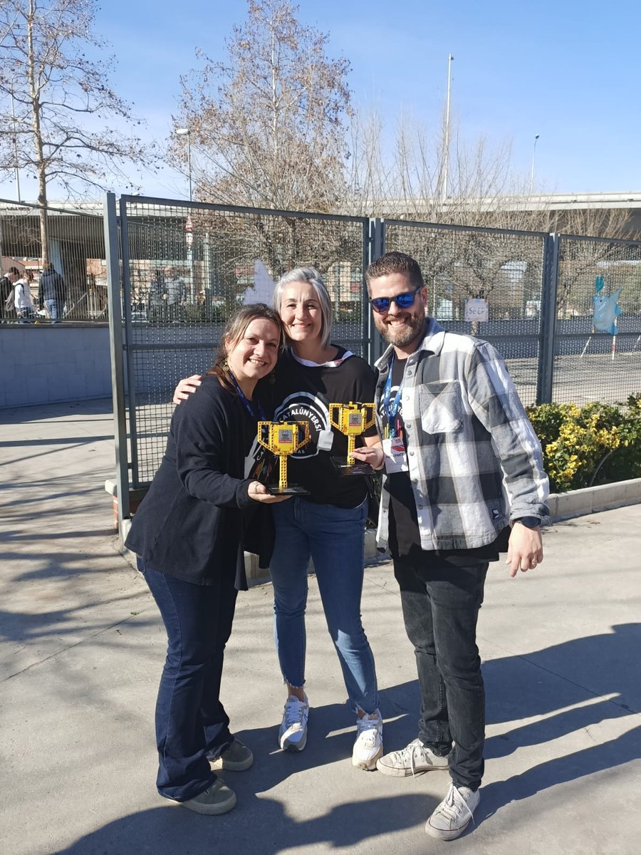 Gran jornada la d'avui a <a href="/LaSalleMontcada/">La Salle Montcada</a> celebrant el torneig <a href="/FLL_Spain/">FIRST LEGO League SPAIN</a> categoria #Challenge. Molt contents per l'experiència viscuda pels nens i nenes de 6è. A més, el nostre equip Catalúnyers s'ha endut 2 premis. Als #valors First i als millors entrenadors/es.