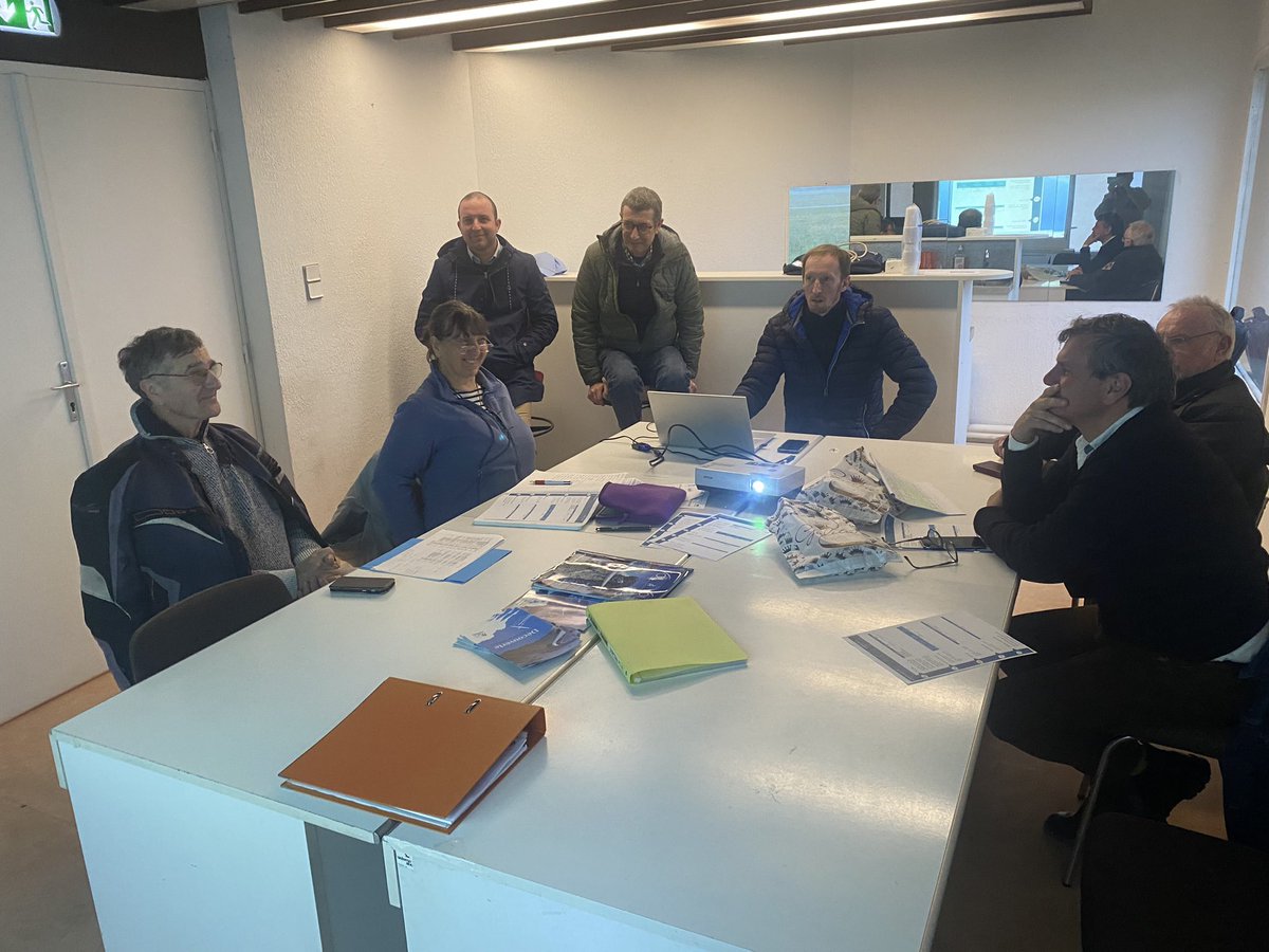 Les membres du club <a href="/AgenPlaneur/">AgenPlaneur</a> se réunissent en AG