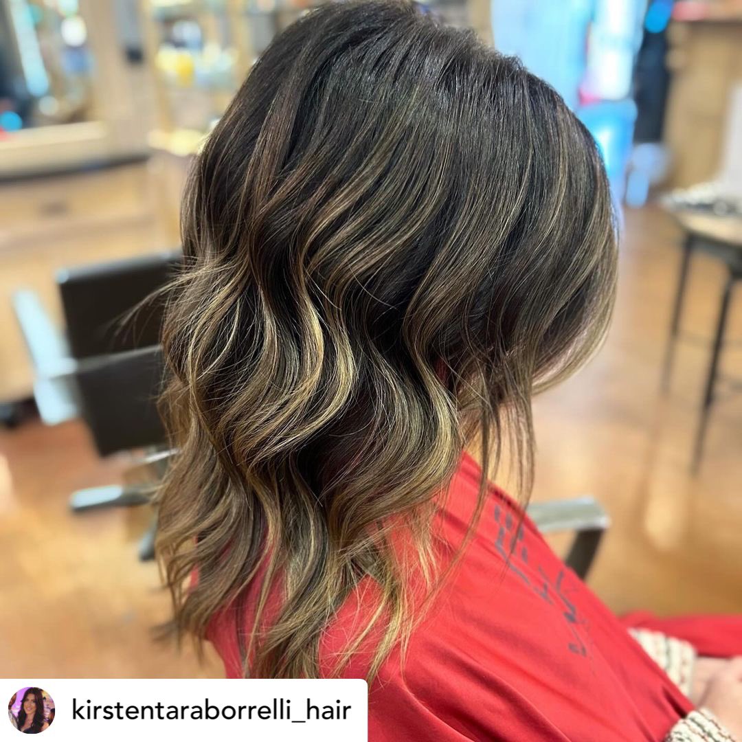 Get the look. 🔥  Hair by Kirsten. ✨

#citrusstylist #citrusteam #getthelook #dimensionalcolor #dimensionalbrunettes #balayage #balayagehair #brunettebalayage #balayagehighlights #hairpainting #hairstyles #hairtransformation #behindthechairstylist #trendyhair #haircolor