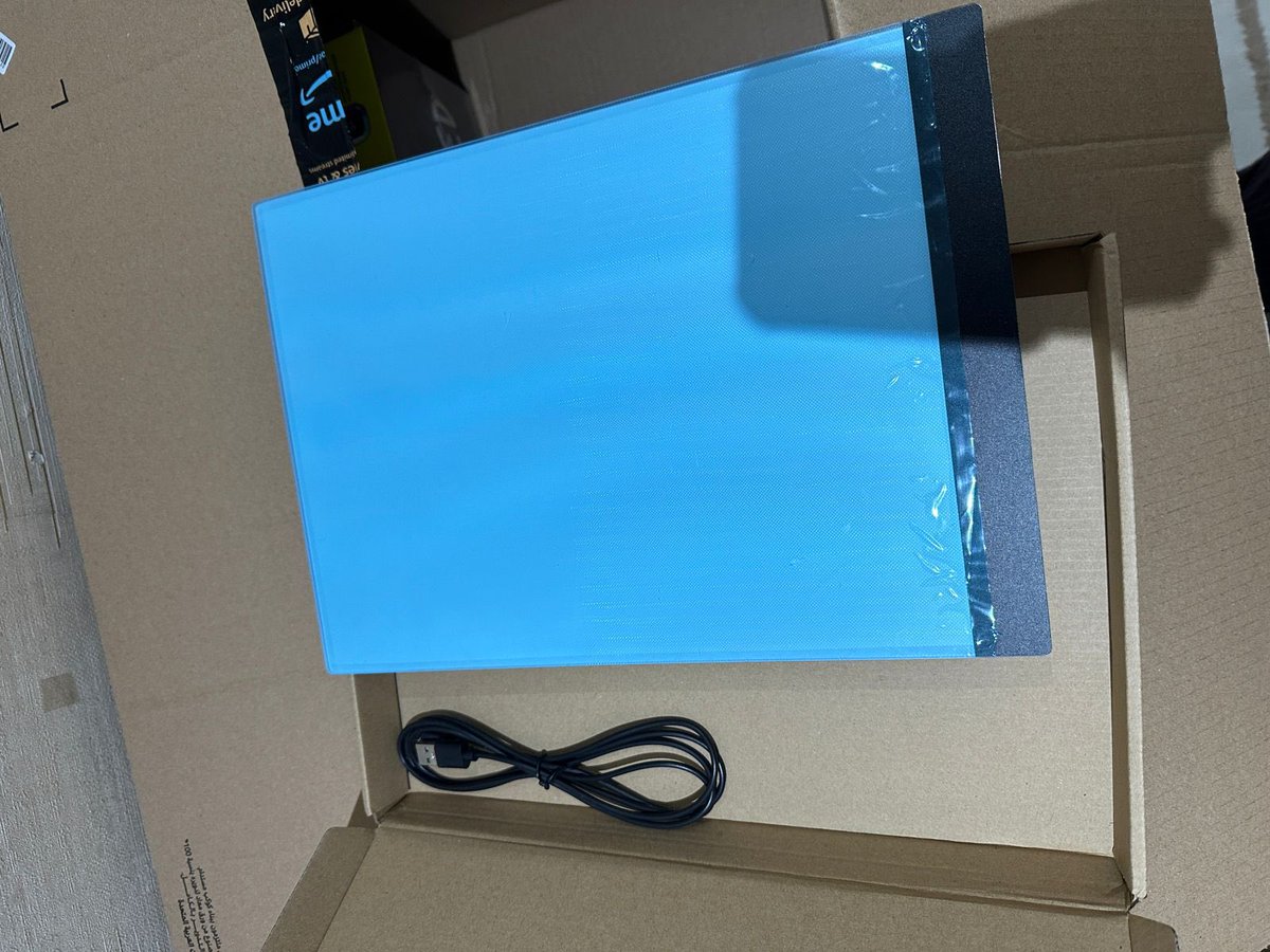 Hamado_BK201's tweet photo. @amazon @AmazonAE @awscloud @amzpymntservs @AmazonHelp عندي شكوى على أمازون بخصوص إني طلبت منتج الي هو عبارة عن Zotac Graphics card 4090 طلبت المنتج مثل ما مبين التاريخ في الصورة وعنده وصول المنتج تبين انه منتج آخر تماما بالصور  عبارة لوحة او ورقة بيضاء بقيمة 5400 درهم https://t.co/NhcEP5XGVe