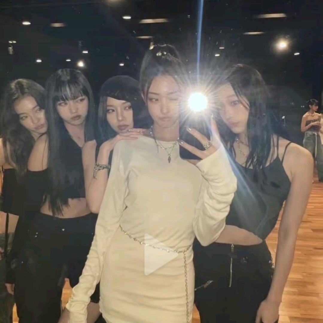 _Stup1dxt_'s tweet photo. ?
#ellagross #tblngg #theblacklabel #theblacklabelnewgirlgroup https://t.co/X2pTrQFyfC
