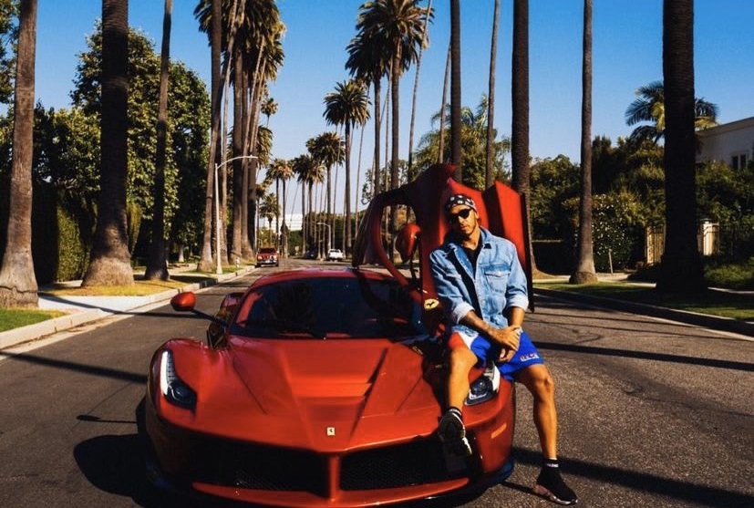 Campeonesnet's tweet photo. 🚗 #AutoReport | @LewisHamilton 4⃣4⃣ condujo una @Ferrari... ¡antes de firmar con #Ferrari!

🔴 Conocé cuáles son los dos súper deportivos del "Cavallino" 🐎 que el británico guarda en su garage.

https://t.co/IjBBBQsNsc https://t.co/c1Pzf2HHRJ