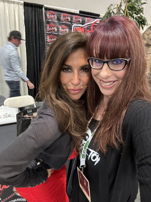 Got to meet @WilliCaroline yesterday and always a pleasure to see @Felissa_Rose 🖤 @CreepIECon  #horrorconvention<a class="tags" target="_blank" title="On Twitter" href="/?out=eyJ0eXAiOiJKV1QiLCJhbGciOiJIUzUxMiJ9.eyJpYXQiOjE3MjA3NDIzNjAsImlzcyI6InR3cG9ybnN0YXJzLmNvbSIsIm5iZiI6MTcyMDc0MjM2MCwiZXhwIjoxNzUyMjc4MzYwLCJyZWRpcmVjdF91cmwiOiJodHRwczovL3R3aXR0ZXIuY29tL1dpbGxpQ2Fyb2xpbmUifQ.5gVE7D4H9l_V_6pJojieOjbDKCl99DXGpi9Wt5IAOKI-hRPxtI9g5-3S9z8BuMyw20ds7S172w2tccpoW4TFWw">@WilliCaroline</a><a href="/tag/horrorconvention"class="tags"><span>#horrorconvention</span></a><a href="/tag/horrorcommunity"class="tags"><span>#horrorcommunity</span></a>