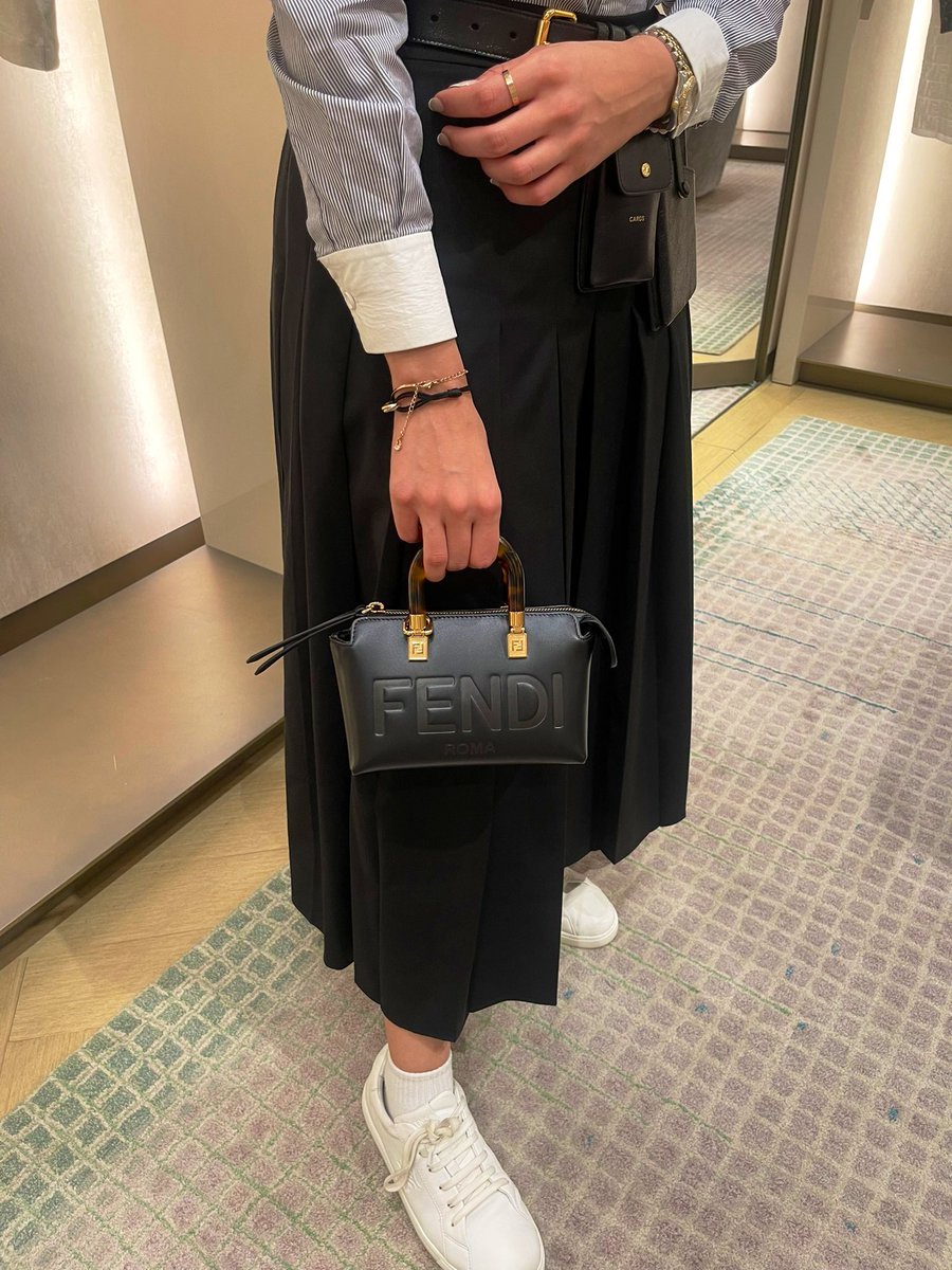 sho_pping2's tweet photo. Fendi 

6,950 ريال 

By the way collection 
الحجم والسعر رهيبين ✨ https://t.co/nhd4HeuenO