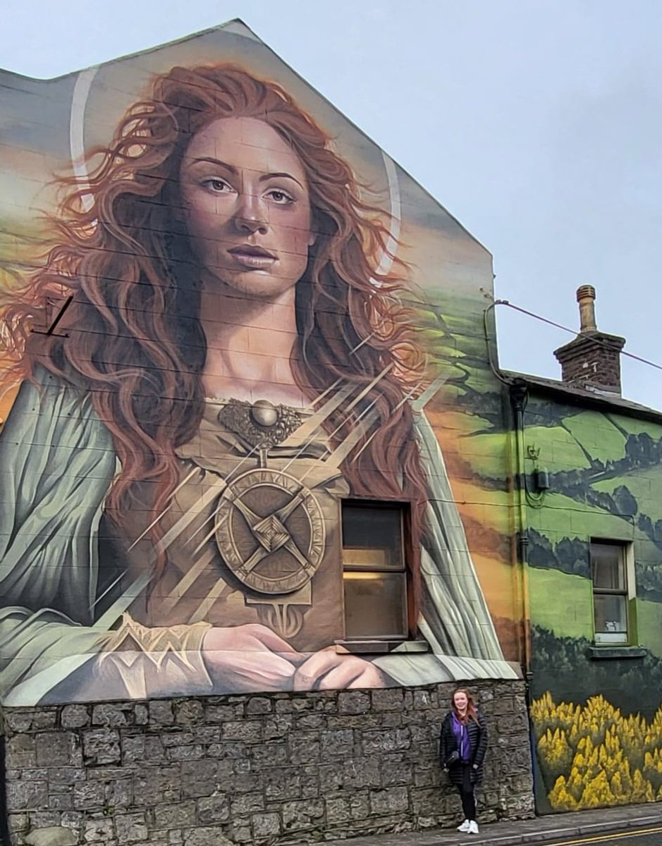 Lovely to see the amazing mural of St. Brigid in Kildare Town today! #StBrigidsDay