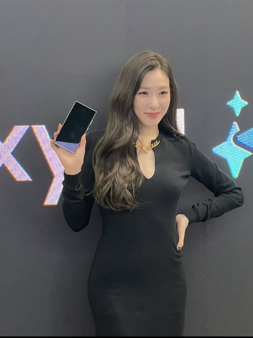 Sina1246525's tweet photo. Samsung Partner/Ambassador Tiffany Young at the Samsung #GalaxyExperience Space in NYC

@SamsungMobileUS

#TiffanyYoung #Samsung #GalaxyExperience #GirlsGeneration #SNSD https://t.co/64vhWwiGUm