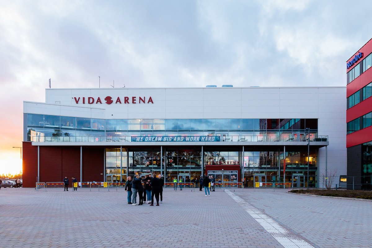 SHLse's tweet photo. Serieledarna @VHlive gästas av formstarka @timra_ik som har sex raka vinster inför kvällens drabbning
Följ matchen här: https://t.co/qfBoNrgNul
#VLHTIK #SHL #twittpuck #ishockey #svsshl https://t.co/Pt9HLfXJt2