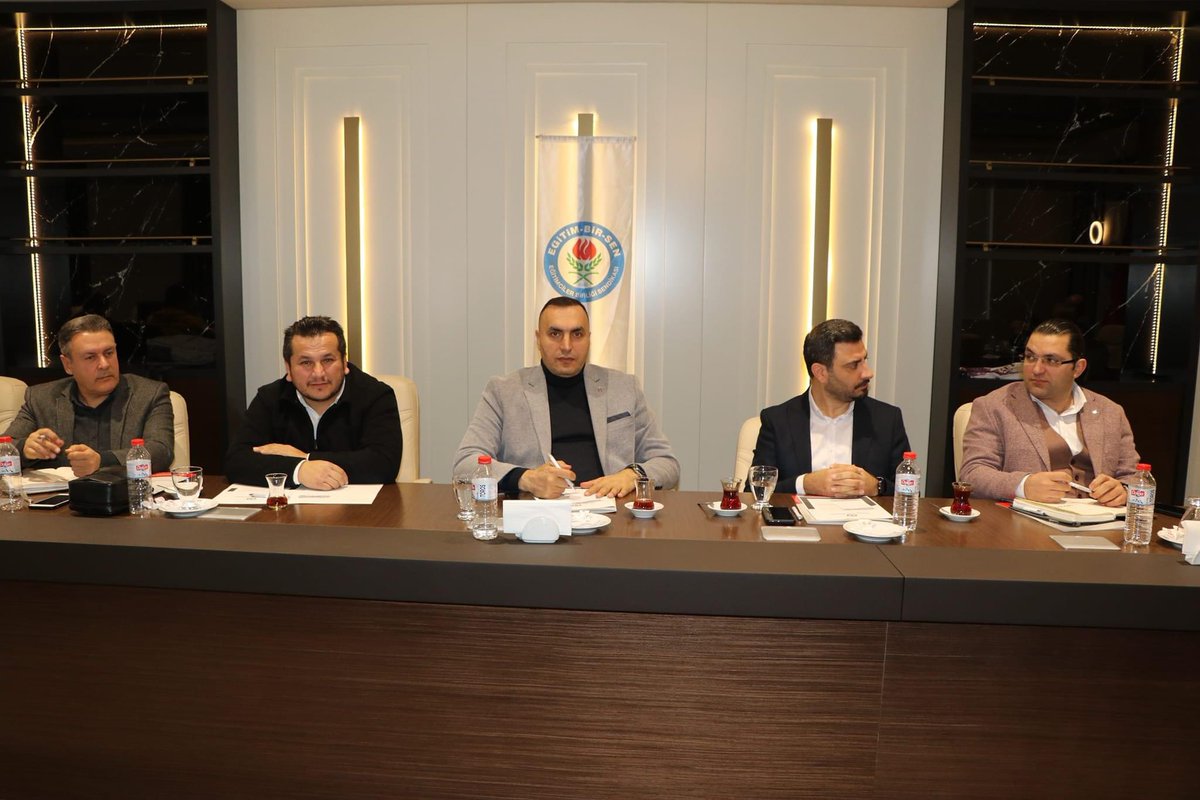 EbsAdana01's tweet photo. "Emek başarının anahtarıdır. "
Bu şiar ile EBS Adana İlçe Başkanları Toplantısı'nı tatil günü dinlemeden gerçekleştirdik. 
Şube Yönetimimiz ve Şube Kadınlar Komisyonu Başkanımızın da katılımıyla👇 https://t.co/tNDDonLjIG