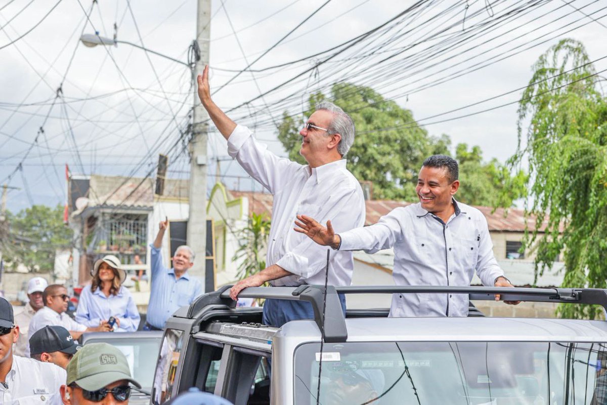 DeligneAB's tweet photo. ¡Es que Santiago completo lo sabe #VolveremosAGanar! 

Junto al presidente @luisabinader en apoyo a los candidatos a Alcaldes por Santiago de los Caballeros @ulisesrodg y Santiago Oeste @EddyBaezOficial @PRM_Oficial. #VolveremosAGanar #Luis2024 https://t.co/xHeS6t7exG