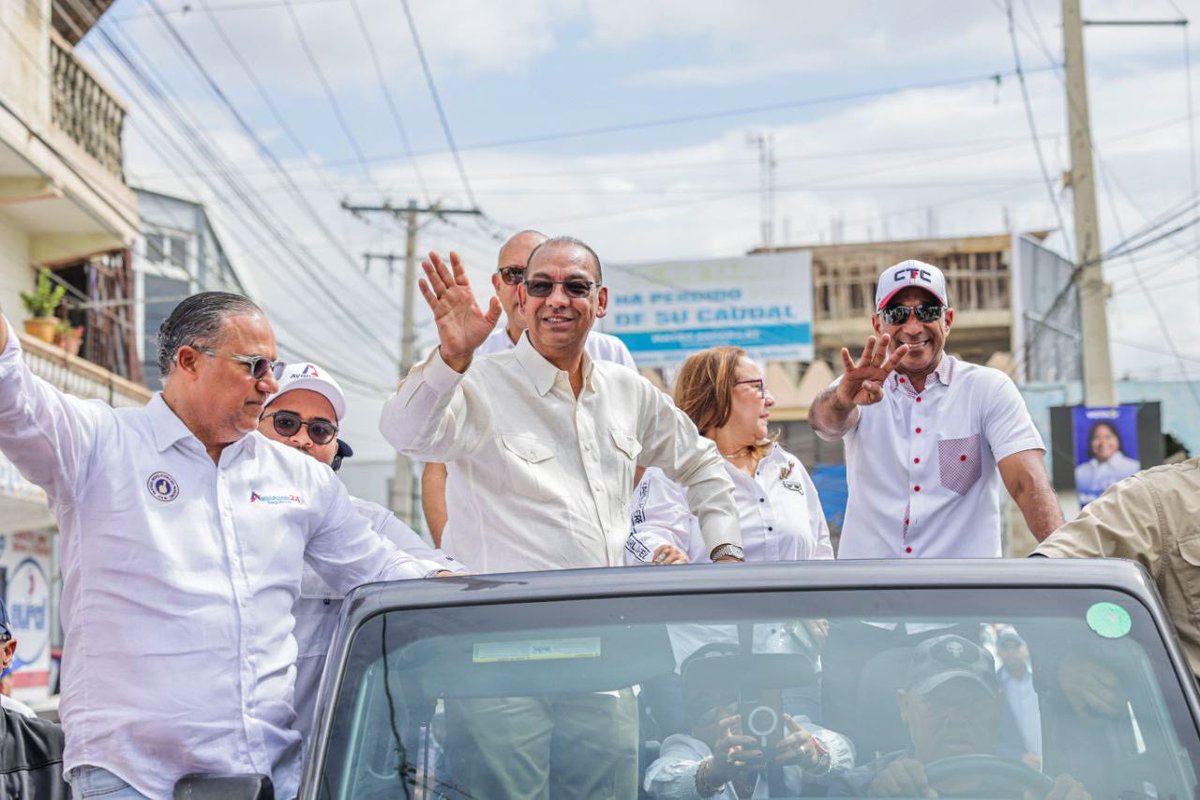 DeligneAB's tweet photo. ¡Es que Santiago completo lo sabe #VolveremosAGanar! 

Junto al presidente @luisabinader en apoyo a los candidatos a Alcaldes por Santiago de los Caballeros @ulisesrodg y Santiago Oeste @EddyBaezOficial @PRM_Oficial. #VolveremosAGanar #Luis2024 https://t.co/xHeS6t7exG