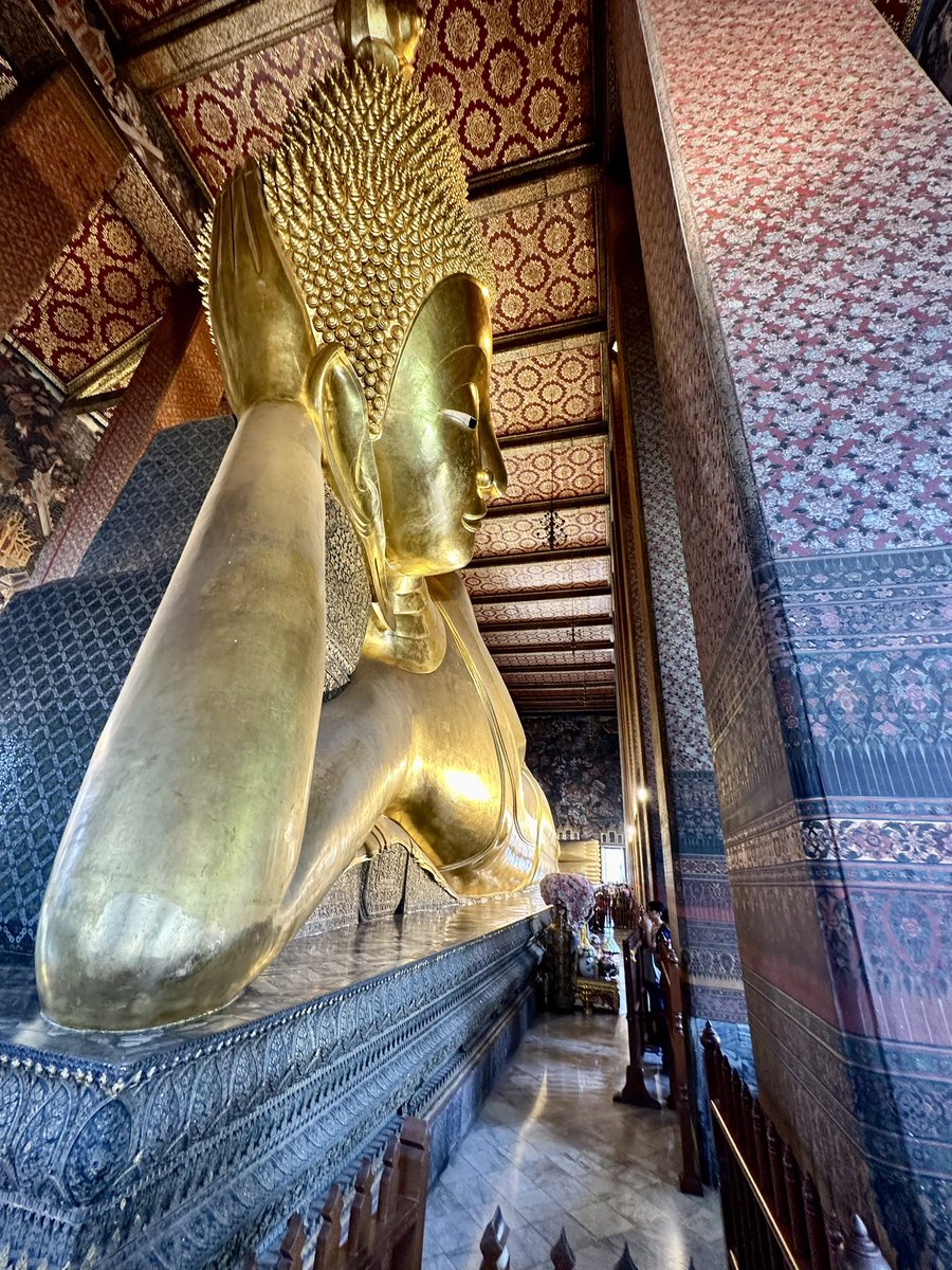 A lesson from #recliningbuddha: relaxing is also nice!☺️
#watpho