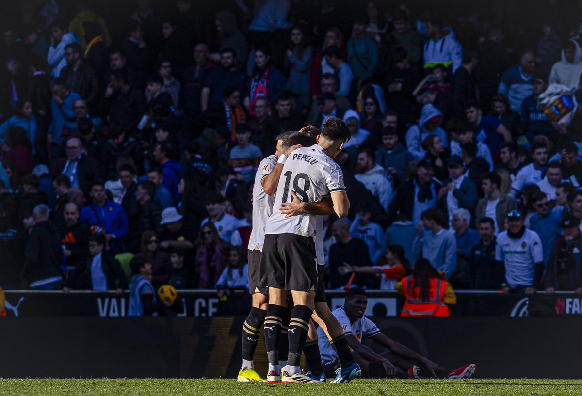 Qué bonito es ganar en Mestalla 🖤🦁