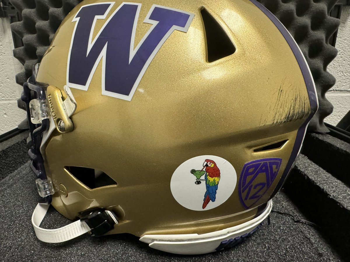JimNagyOU's tweet photo. All @seniorbowl players will be wearing these ๐ฆ helmet stickers in today's game to honor Mobile legend Jimmy Buffett, who passed away this past year. https://t.co/4DzthKmWOc