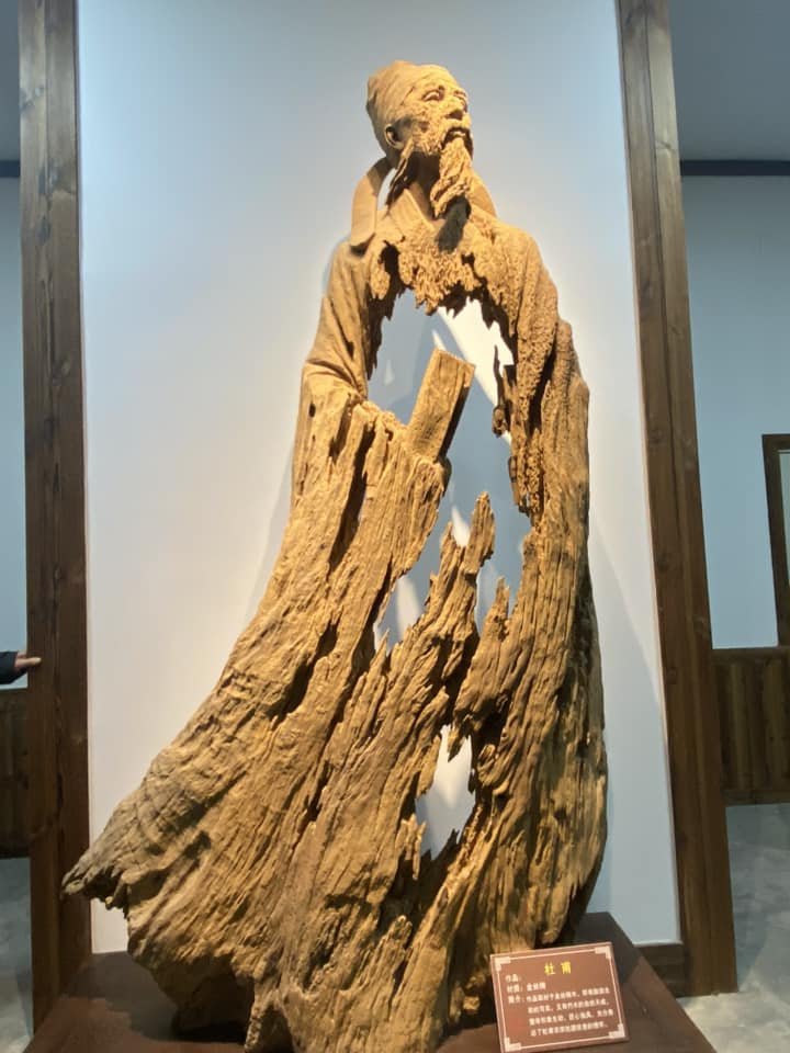 The artistic &amp; realistic style root carving artwork
这种写实风格的根雕作品超有意境💖
