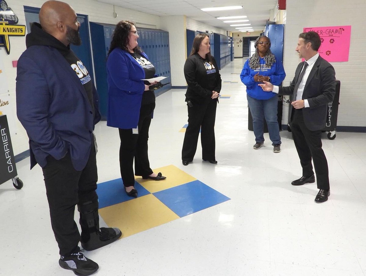 Drdjcarter's tweet photo. Thank you to @MarkHDelaware for stopping in to see all of the great things going on at GMS! #itallmatters #relationshipsmatter #HeyHey #GoldenKnights #Ourteachersrock #OurstudentsareAWESOME #EveryStudentEveryDay https://t.co/vJt4vogdrC