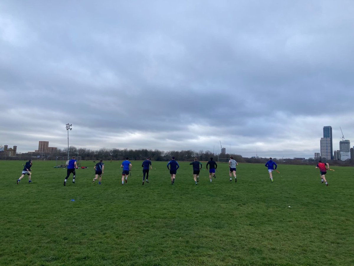 FulhamIrish's tweet photo. Great turn out for our first hurling session back ๐ We are all looking forward to the season ahead ๐ We welcome all new players, just DM us or scan the QR code!! Become part of the youngest dual clubs in London ๐ขโซ๏ธ๐ #gaa #londongaa #fulhamirish
https://t.co/CwQ8ikv1vr https://t.co/i9II0wZtc0
