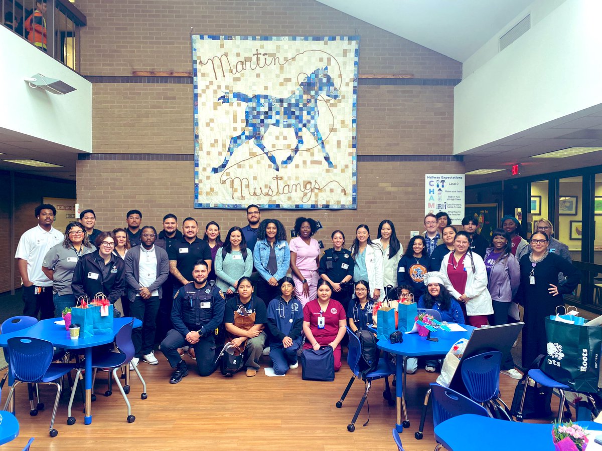 CounselorMDS's tweet photo. Thank you @LAndersonBallet for being an amazing Career Day speaker @Martin_Mustangs. @AliefISD @AliefCounseling @HoustonBallet #preparingthefuture #PlantingSeedsOfCuriosity https://t.co/bv3SsRqbw4