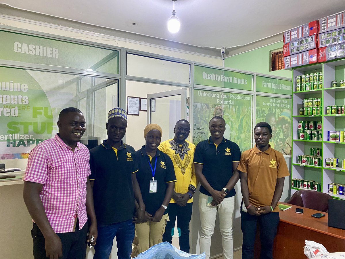 agri_company's tweet photo. We’re glad to have hosted the @csjuganda team at our Farm Service Center- Arua. Deliberated on issues around building the resilience of smallholder farmers to respond to climate change through access to quality farm inputs and mobile micro saving through… https://t.co/aVBx0Nb0o7