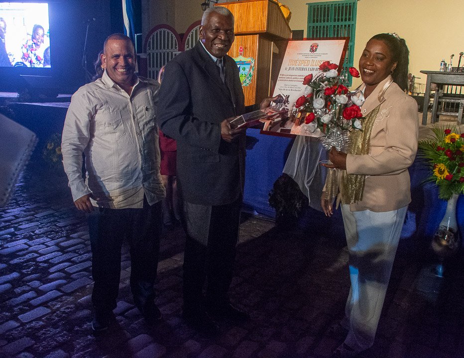 Esteban Lazo, presidente de @AsambleaCuba🇨🇺, recibió la condición de Huésped Ilustre de #Camagüey; conferida por la Asamblea Municipal del #PoderPopular durante sesión solemne de ese órgano, a propósito del aniversario 510 de la fundación de la villa ✅cadenagramonte.cu/noticia/es/124…