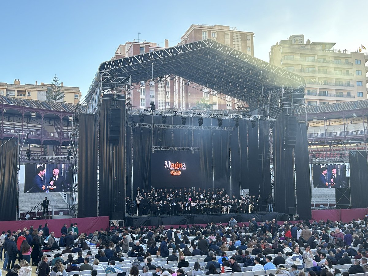 En #malaga , Que suene <a href="/PasiondeLinares/">Pasión de Linares</a>  🙌🔝