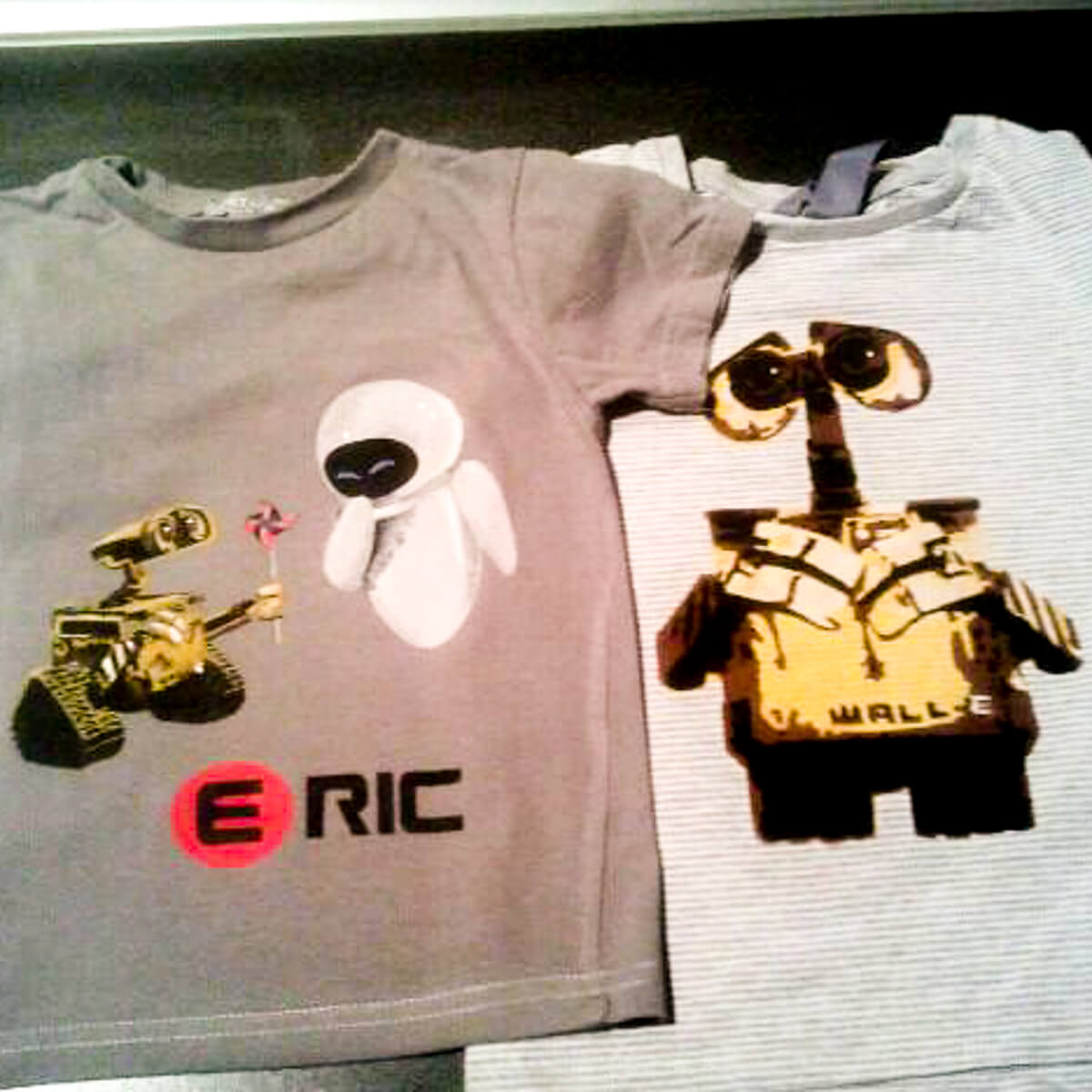 make_oh's tweet image. Can you believe these shirts are handmade?

Yup! I made this Wall-E and Eve t-shirt and all I used was freezer paper and paint. This technique involves layering the stencils &amp;amp; painting one color after the other.

Read how here - thethingswellmake.com/make-wall-e-an…