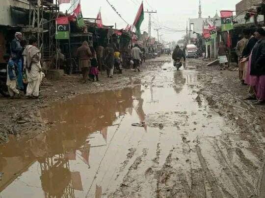 MarviSoomro_'s tweet photo. جيڪب آباد ۾ چند منٽن جي برسات کانپوءِ شھر جي حالت https://t.co/OH7n5bO1kc