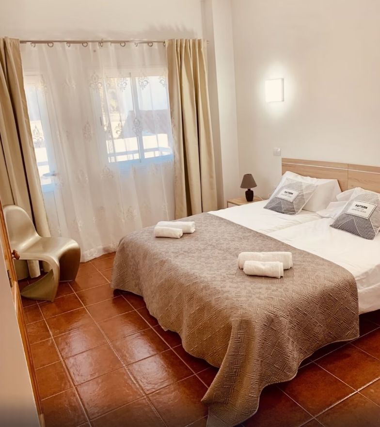 Within #LaAldeadeSanNicolás, we have a #2bed modern #apartment with a terrace, parking, a kitchen with a fridge, a stovetop, a microwave a washing machine & a coffee/tea, along with a dining table, a balcony & TV. 

To book or enquire, quote Ref: EX/BFH👉buff.ly/3wJhaYE